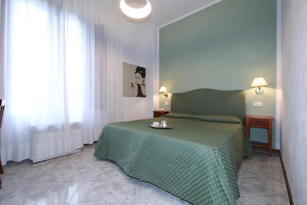 Camera Matrimoniale/Doppia con Letti Singoli — Hotel Moderno