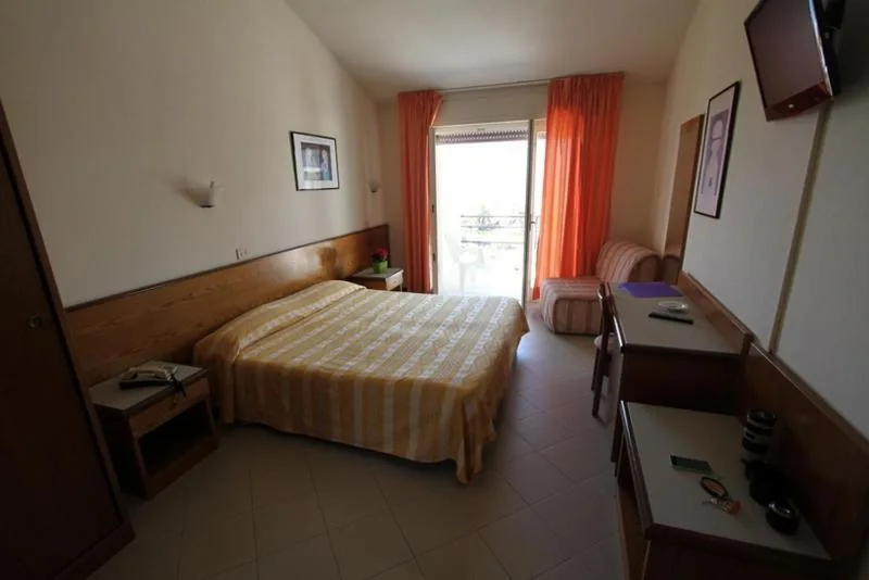 Camera Matrimoniale/Doppia con Letti Singoli — Hotel Montecarlo