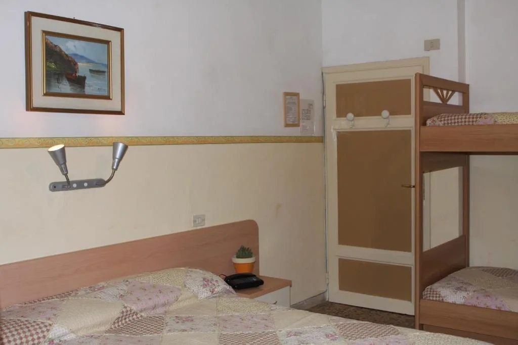 Camera Matrimoniale/Doppia con Letti Singoli — Hotel Ornella
