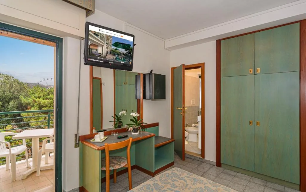 Double or Twin Room — Hotel Paris
