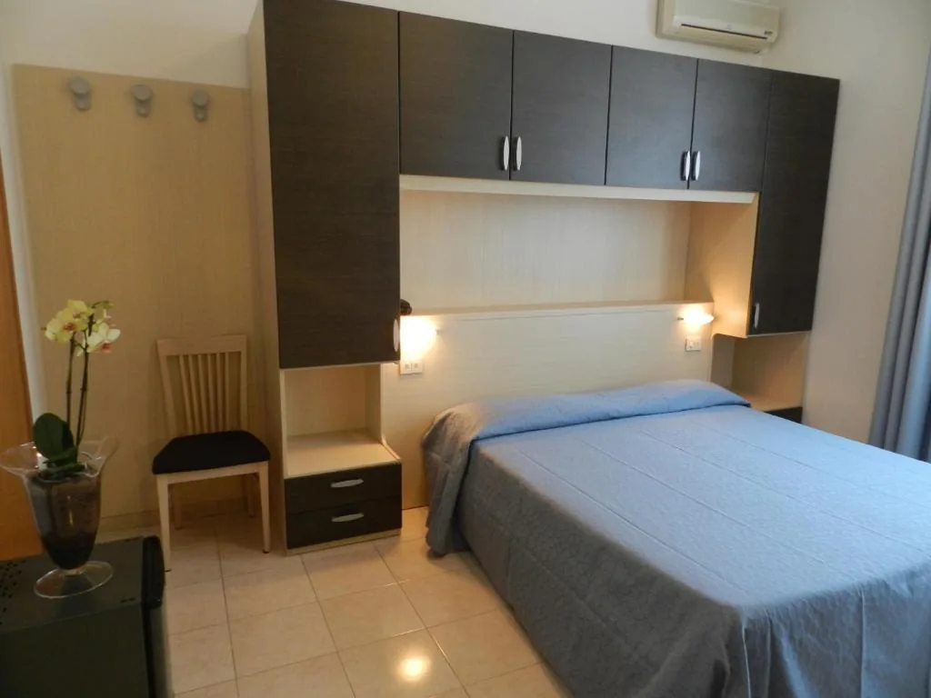 Camera Matrimoniale/Doppia con Letti Singoli — Hotel Patrizia