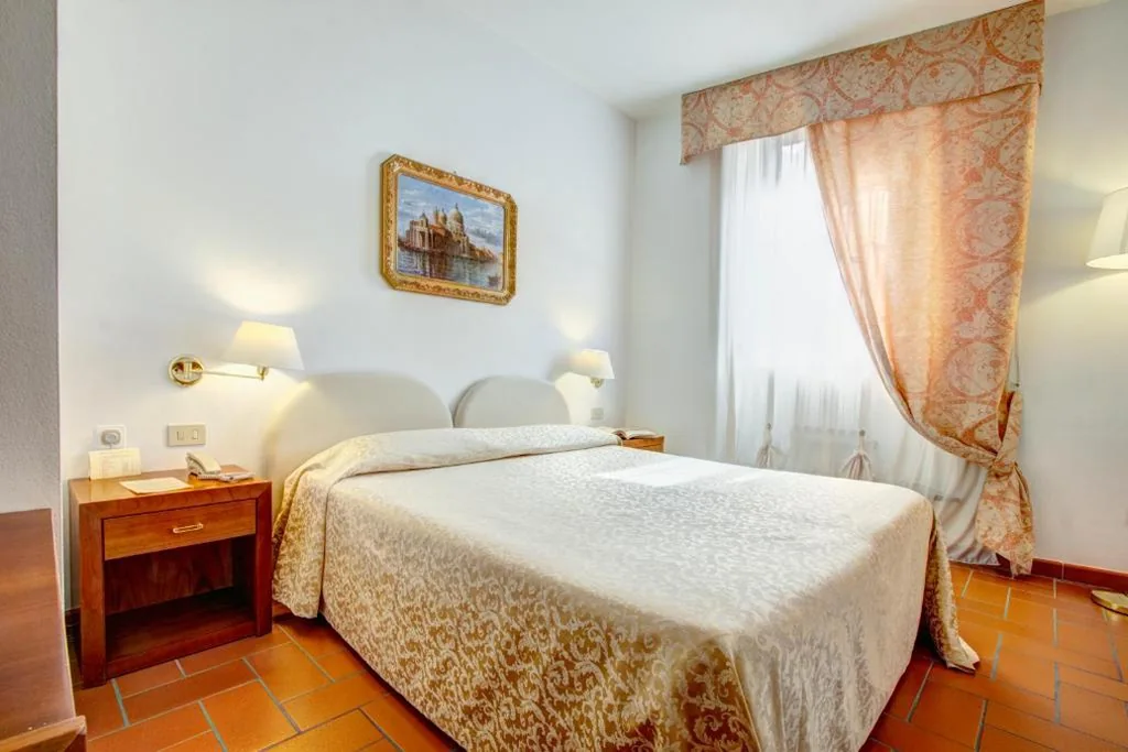 Double or Twin Room — Hotel San Lino