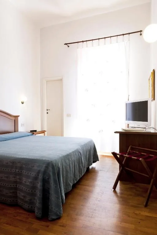 Camera Matrimoniale/Doppia con Letti Singoli — Hotel Savoia e Campana