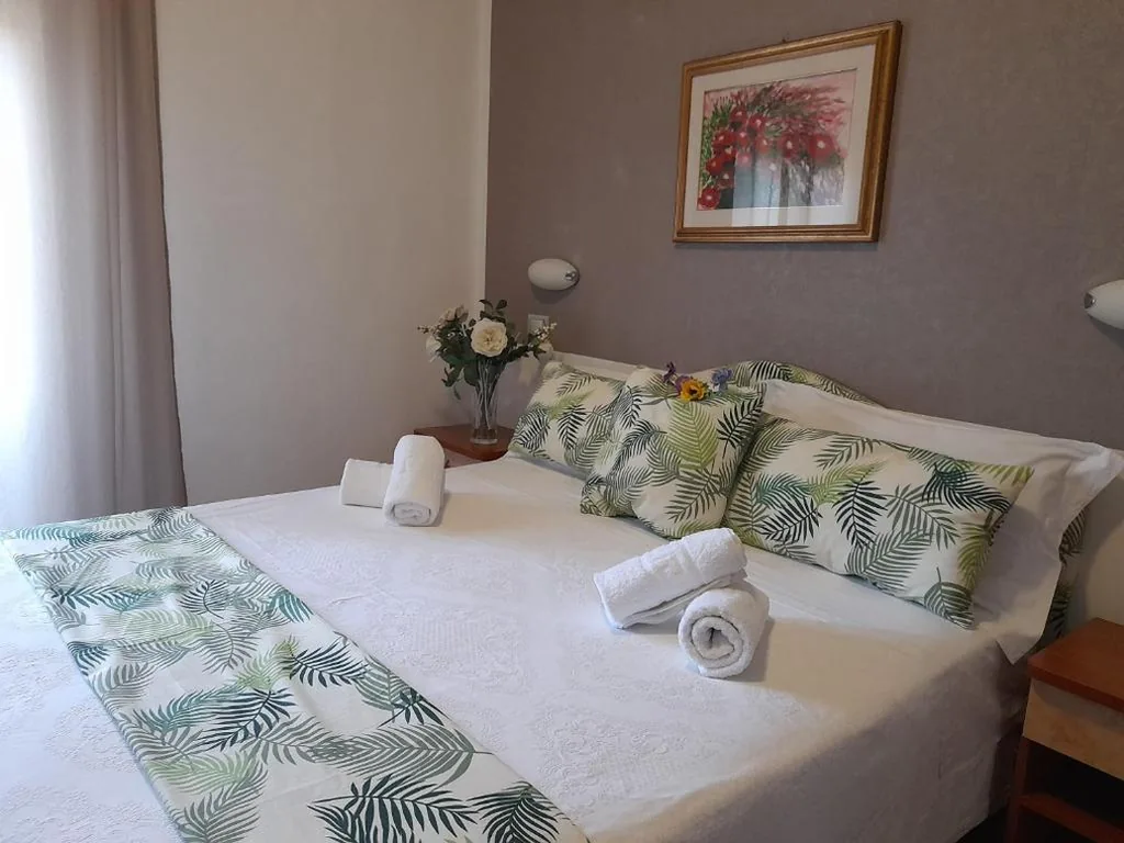 Camera Matrimoniale/Doppia con Letti Singoli — Hotel Tirrenia