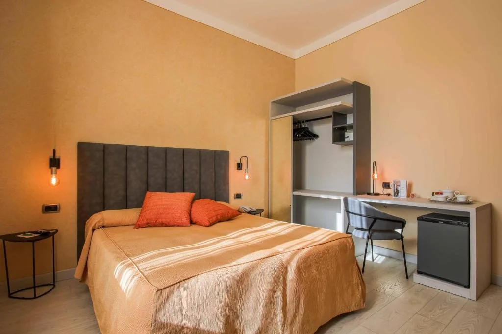 Camera Matrimoniale/Doppia con Letti Singoli — Hotel Tirrenia