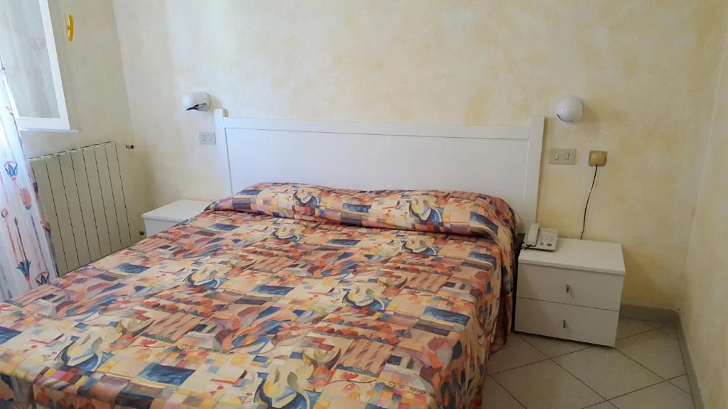 Double or Twin Room — Hotel Villa Etrusca