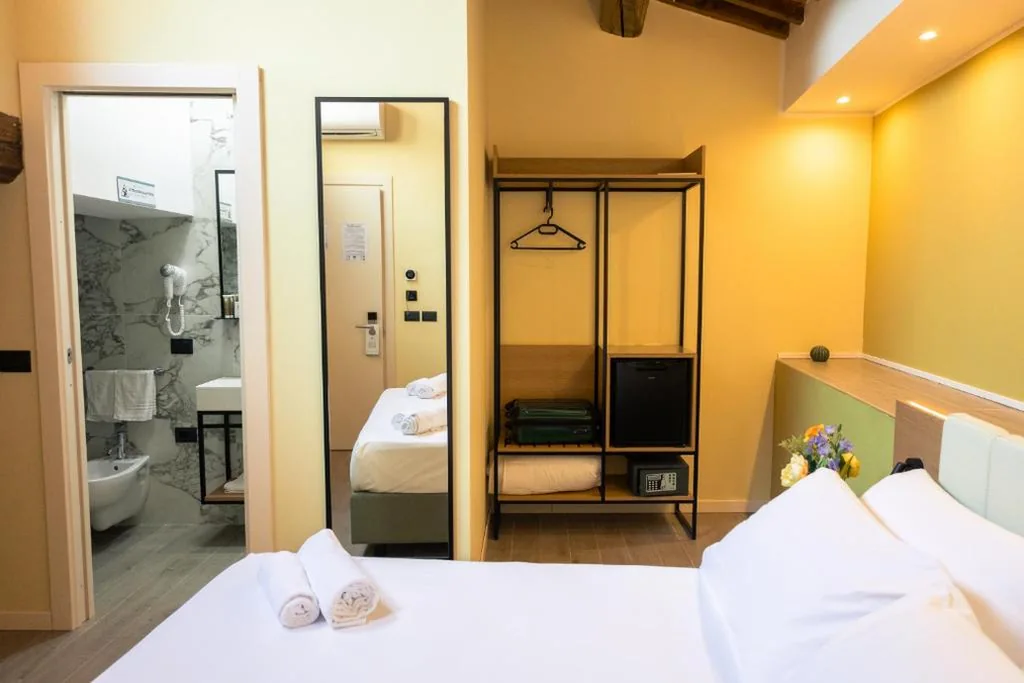 Camera Matrimoniale/Doppia con Letti Singoli — JR Hotels Hermes Firenze