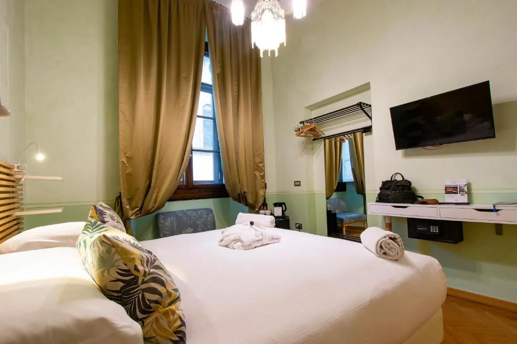 Double or Twin Room — N4U Guest House Florence