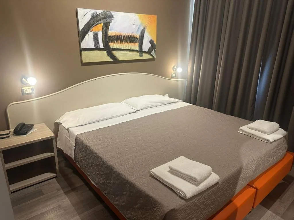Double or Twin Room in the Annex — Hotel Montebello