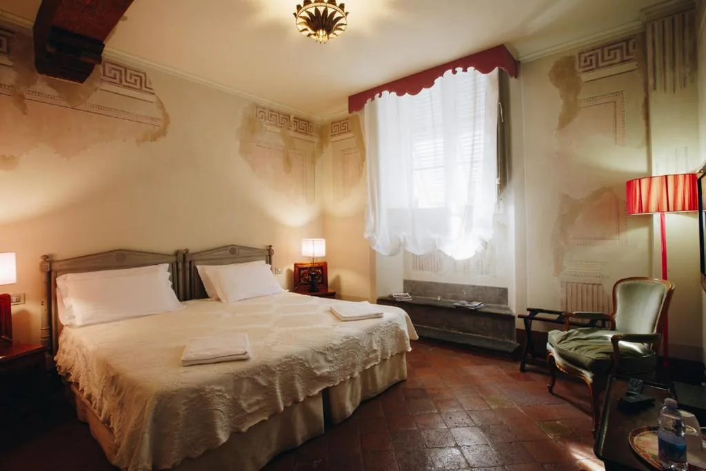 Camera Matrimoniale/Doppia con Letti Singoli — Palazzo Rocchi – Residenza D’Epoca