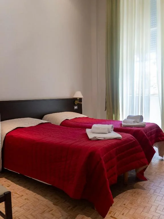 Camera Matrimoniale/Doppia con Letti Singoli — Sacro Cuore Hotel