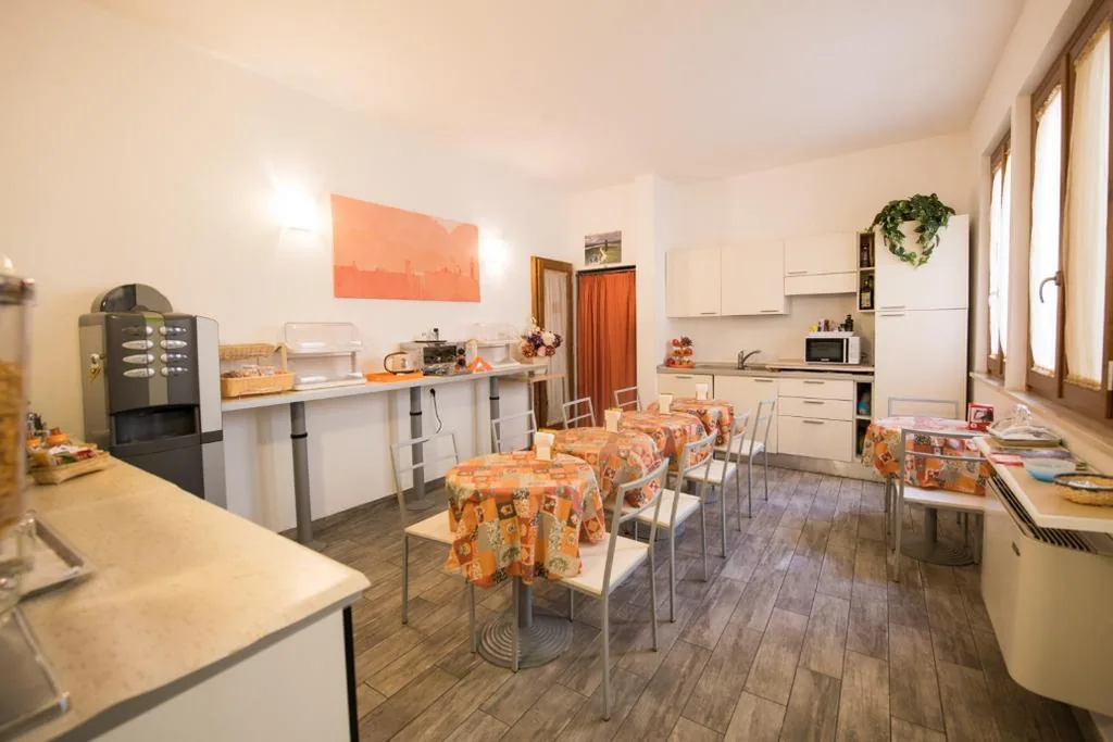Camera Matrimoniale Economy — Bed & Breakfast Camollia