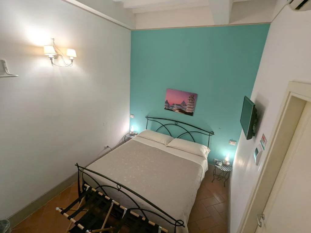 Economy Double Room — BonConvento Guesthouse – HiTuscany