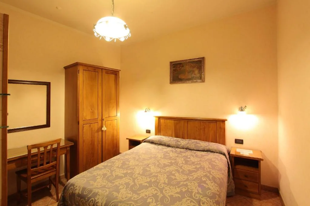 Camera Matrimoniale Economy con Bagno in Comune — Hotel Margaret