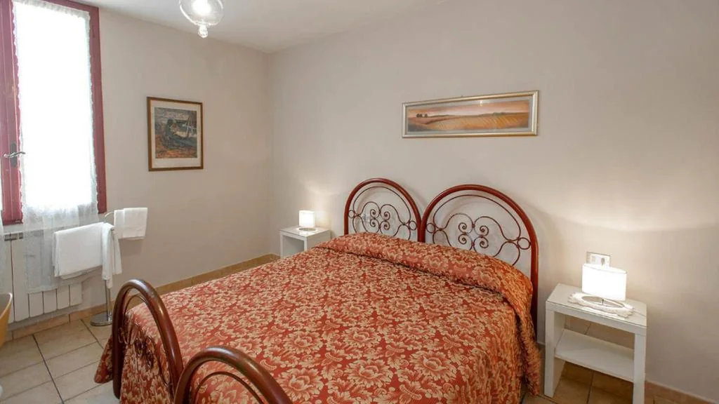 Camera Matrimoniale Economy con Bagno in Comune — Hotel Masaccio
