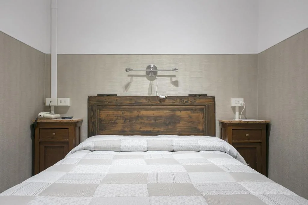 Economy Double Room with Shared Bathroom — Loggia Fiorentina