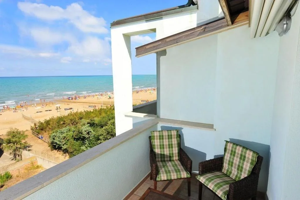 Camera Matrimoniale Economy con Vista Mare — Hotel Aurora