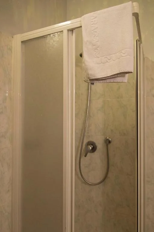 Camera Matrimoniale Economy — Florence Decamerone B&B