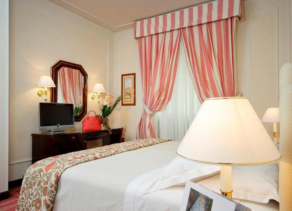 Economy Double Room — Hotel De La Ville