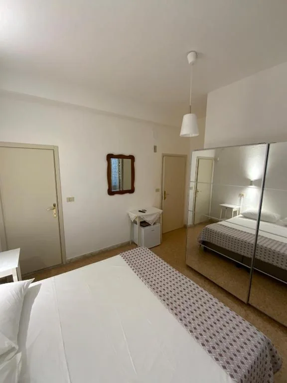 Economy Double Room — Hotel Naviglio