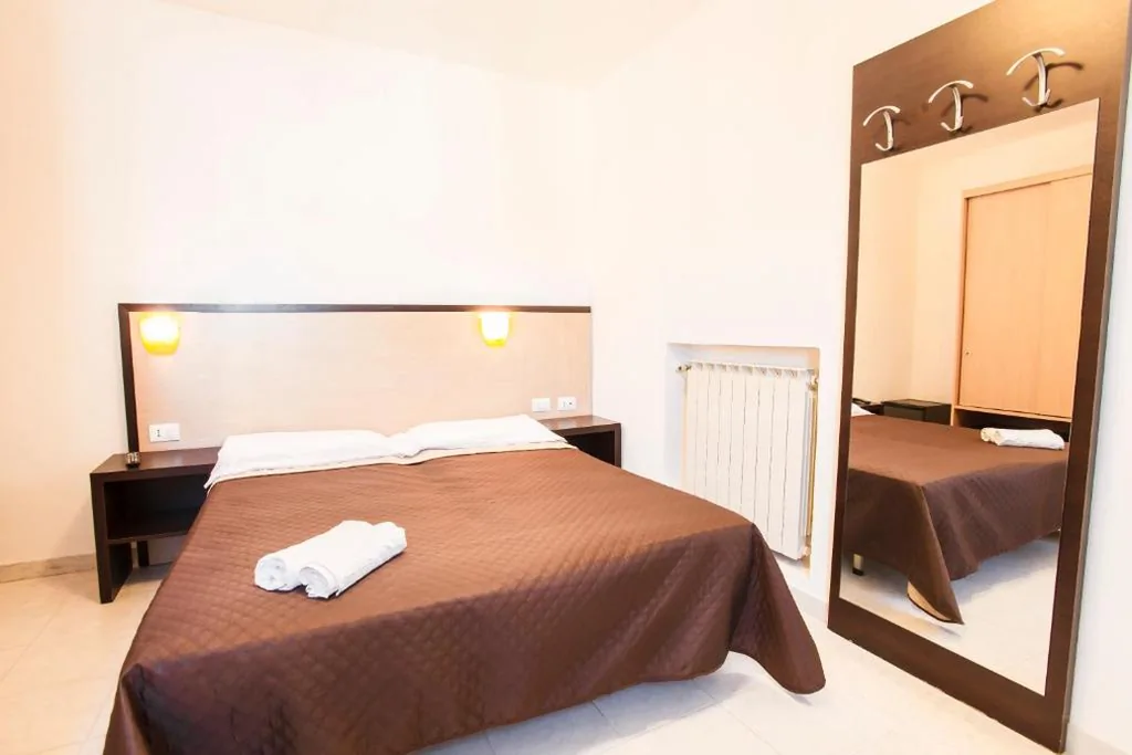 Economy Double Room — Hotel Rex