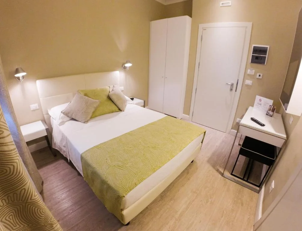 Economy Double Room — Hotel Universal