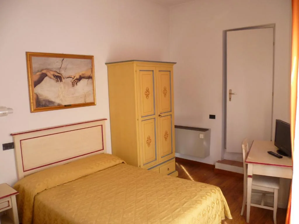 Economy Double Room — Hotel Vasari