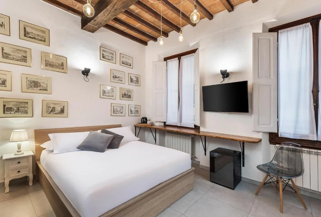 Economy Double Room — Roped Rooms Florence