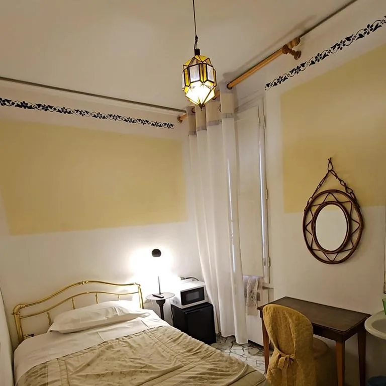 Economy Double Room — Souvenir Maya