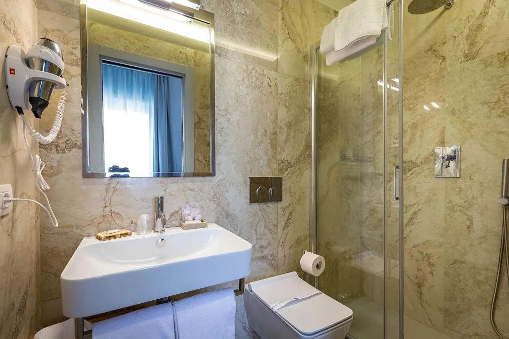 Economy Double Room — Uno Sguardo su Firenze