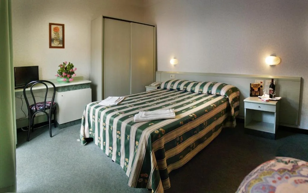 Double Room — Hotel Aurora