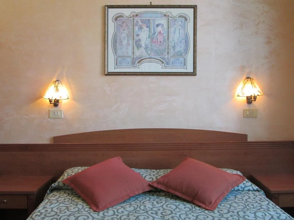 Double Room — Hotel Italia