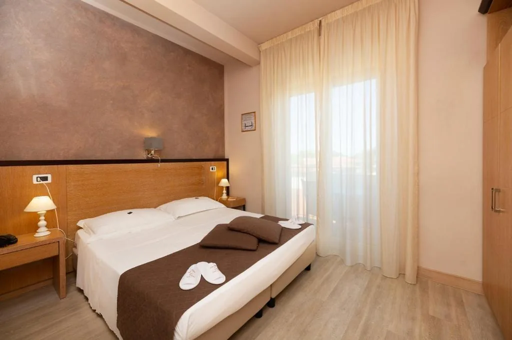 Camera Matrimoniale — Hotel Nuova Sabrina