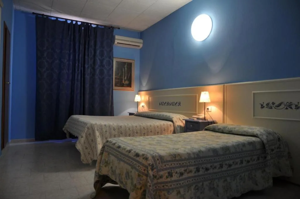 Double Room — Hotel Regina