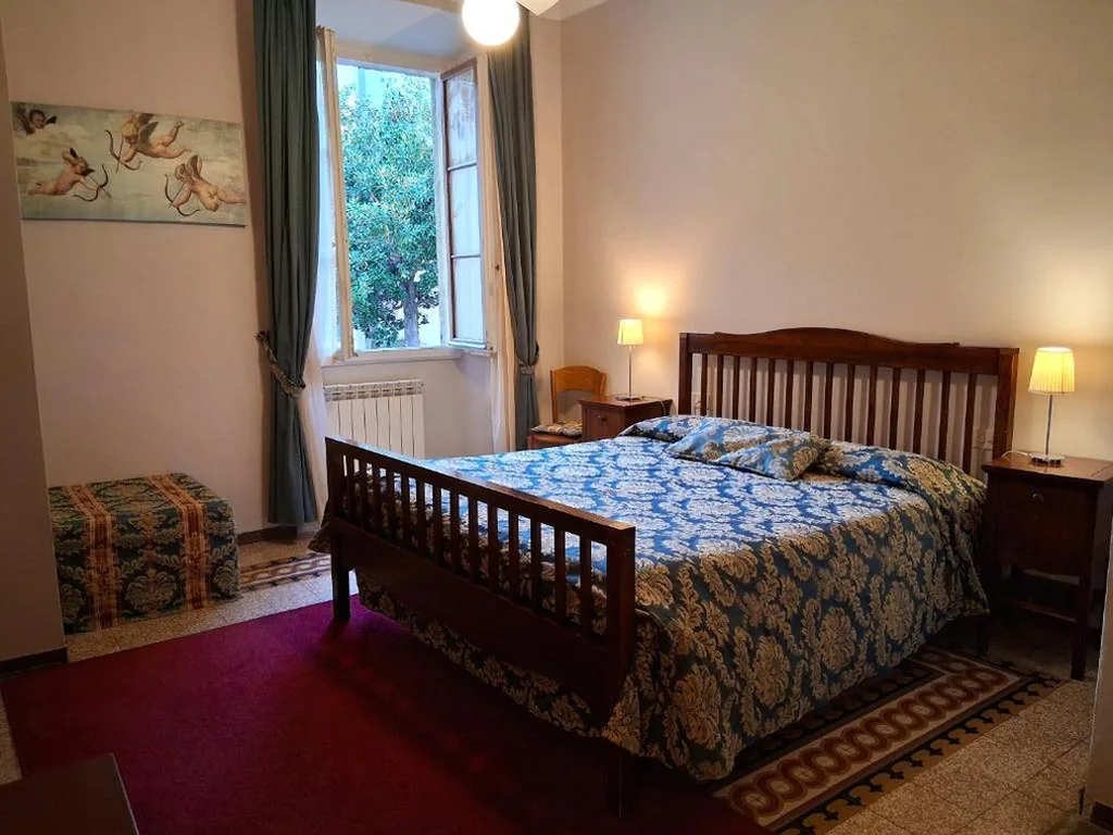 Camera Matrimoniale — Hotel Tourist House