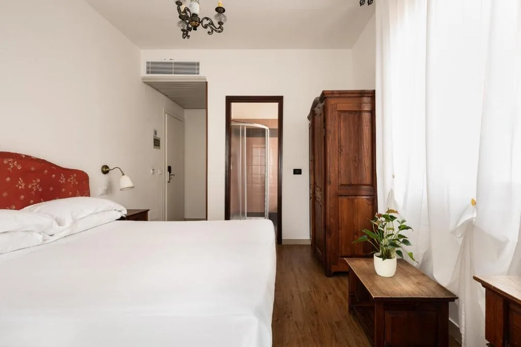 Camera Matrimoniale — Hotel Verdi Pisa