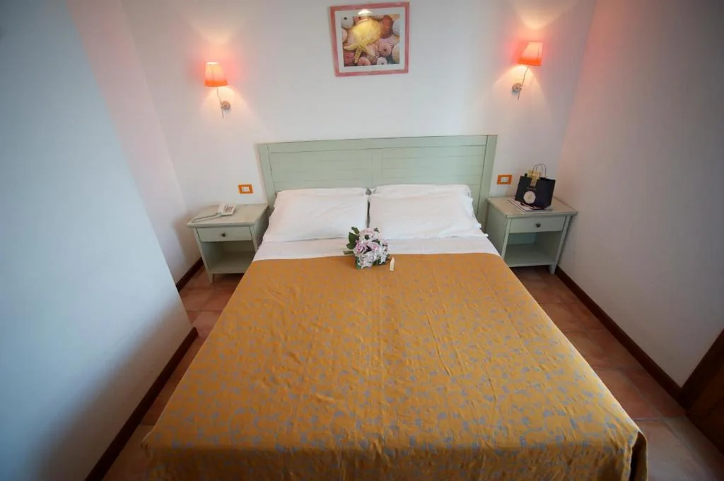 Camera Matrimoniale — Hotel Villa Tramonto direttamente sul mare