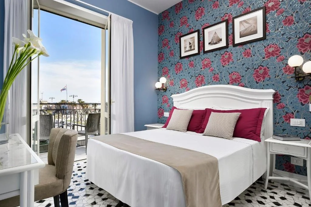 Double or Twin Room with Partial Sea View and Balcony — Hotel President