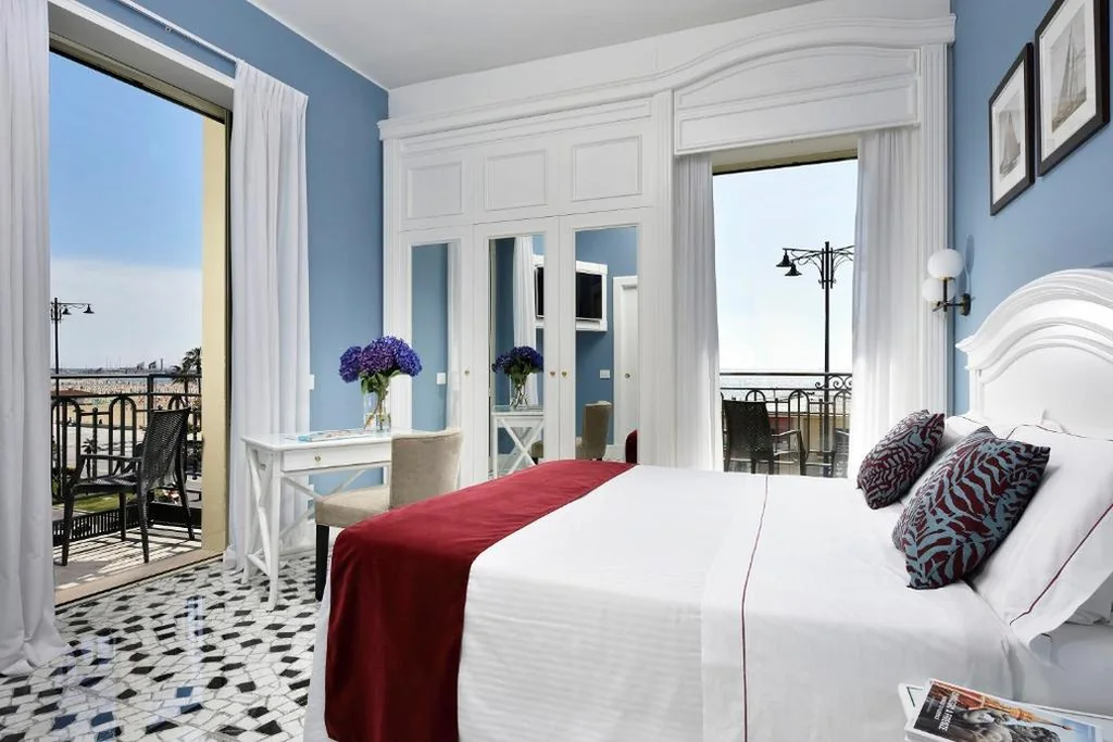 Panoramic Double Room with Balcony and Sea View — Hotel President