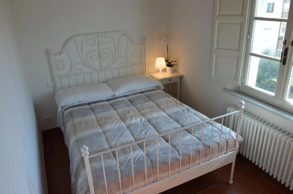 Camera Matrimoniale Piccola con Bagno in Comune Esterno — Corte San Lazzaro