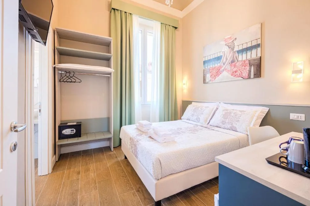 Small Double Room — Hotel Bijou Roof Terrace