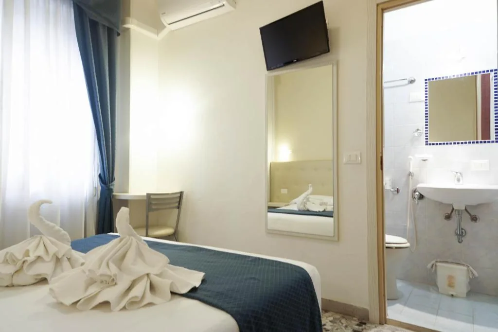 Small Double Room — Hotel Caribe
