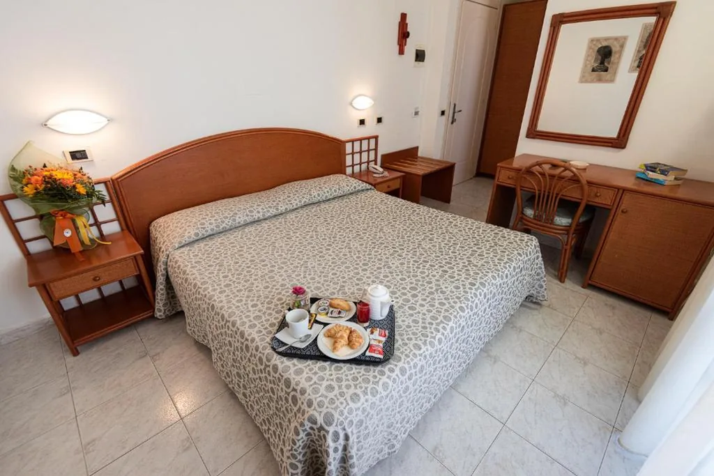 Camera Matrimoniale Piccola — Hotel il Delfino