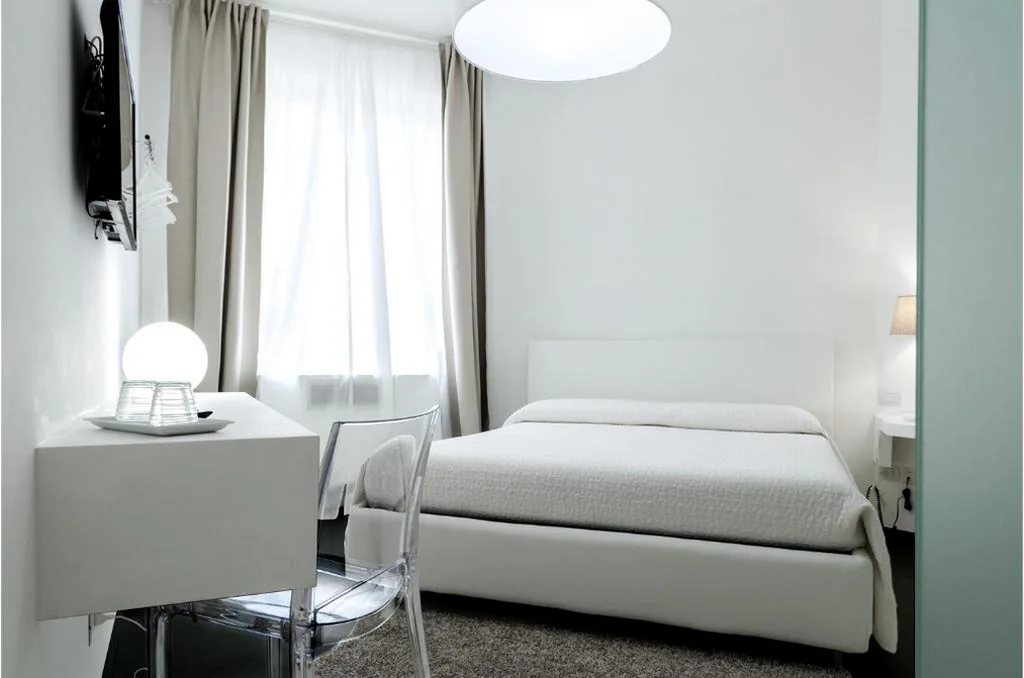Small Double Room — Hotel Vittoria – LuceHotels