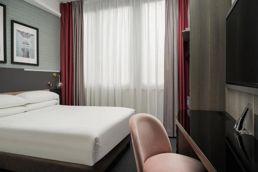 Camera Matrimoniale Piccola — iQ Hotel Firenze