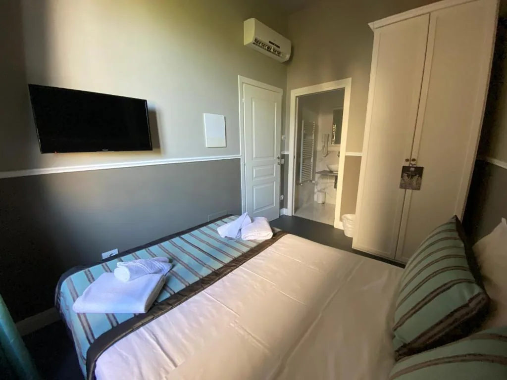 Small Double Room — My Guest in Florence