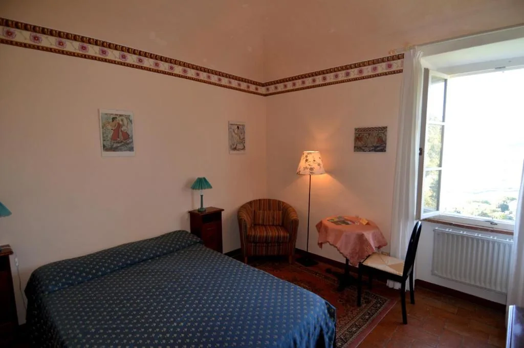 Camera Matrimoniale Piccola — Villa Palagione Centro Interculturale
