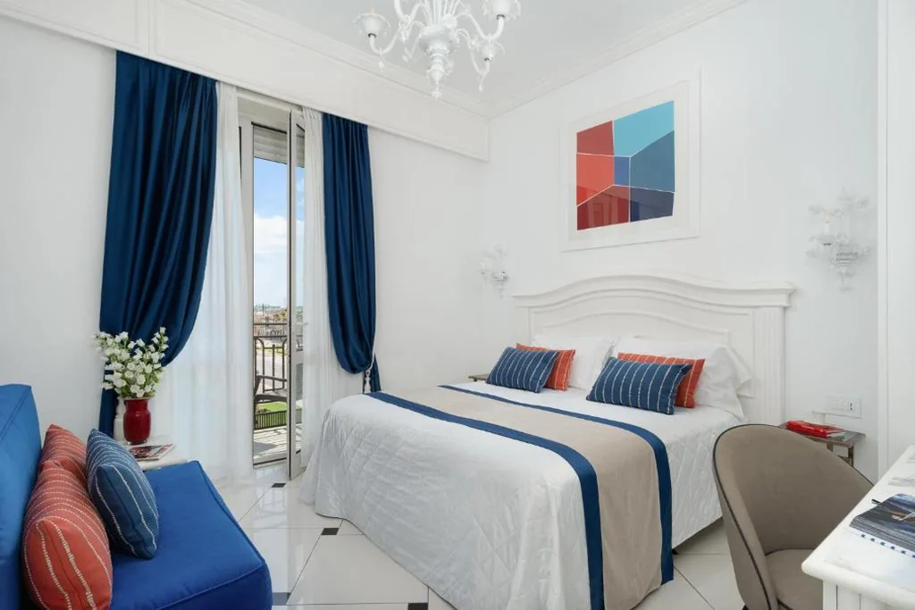 Prestige Double Room with Partial Sea View and Balcony — Hotel President