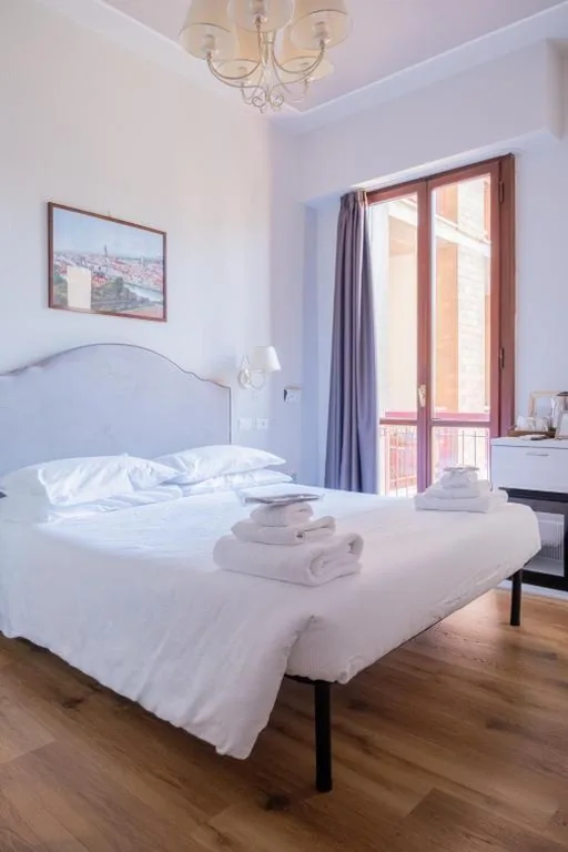 Camera Matrimoniale Standard — B&B La Boutique by Rjgal – Duomo View Rooms