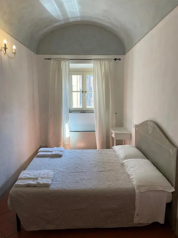 Standard Double Room — BonConvento Guesthouse – HiTuscany